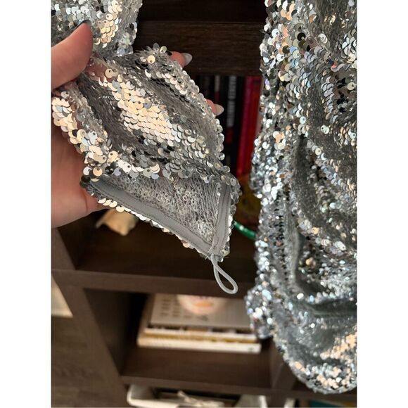 NWT OW Collection x Revolve Glitter Dress In Silver Sequin Size Small $250 MSRP - Picture 11 of 11